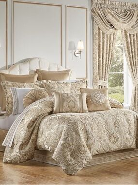 J. Queen New York Sandstone Comforter Set - Queen NEW WITH TAGS